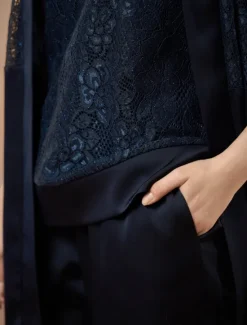 New 3 Piece Mother of the Bride Pantsuit Metalic Floral Lace Applique Elegant Minimalist V Neck Ankle Length Lace 3/4 Length Sleeve Jacket2025 Women Two Piece Sets