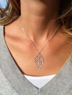 New Women's Necklace 1PC Leaf Pendant Metal Alloy Long Necklace Chic Leaf Shaped Chain Jewelry Necklaces (Silver Gold, One Size) Women Trendy Jewelry