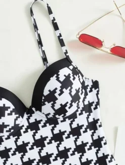 Discount Women's Swimwear One Piece Monokini Swimsuit Backless Tummy Control High Waist Slim Vacation Beach Wear Graphic Halter Neck Sleeveless Bathing Suits Women One-Pieces